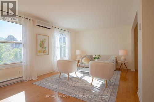 Living room, western exposure - 8 Moorside Private, Ottawa, ON - Indoor