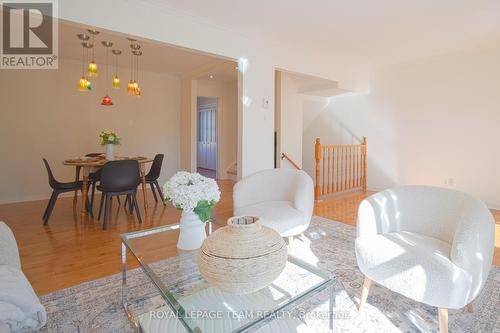 Open-concept living / dining room - 8 Moorside Private, Ottawa, ON - Indoor