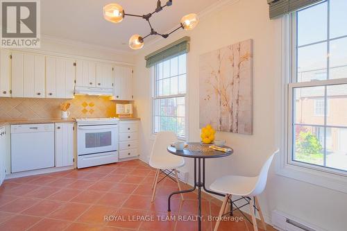Large eat-in kitchen - 8 Moorside Private, Ottawa, ON - Indoor Photo Showing Other Room