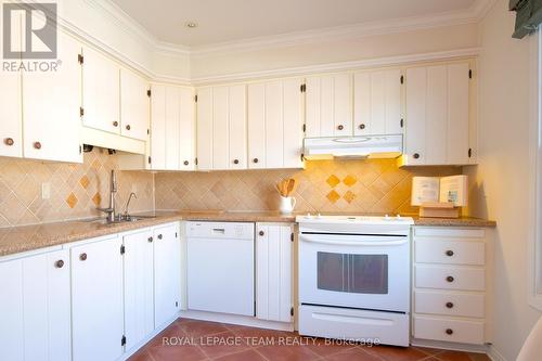 Kitchen with granite countertop & tile backsplash - 8 Moorside Private, Ottawa, ON - Indoor Photo Showing Kitchen