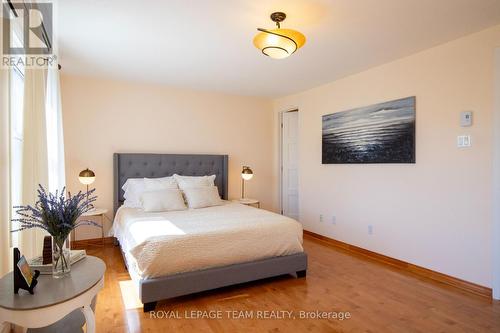 Master bedroom - 8 Moorside Private, Ottawa, ON - Indoor Photo Showing Bedroom