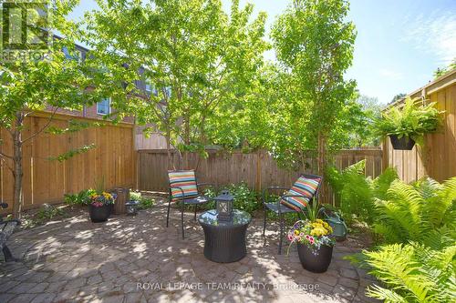Access to backyard from family room - 8 Moorside Private, Ottawa, ON - Outdoor