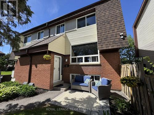 B - 21 WOODVALE GREEN  Ottawa, ON K2G 4H3