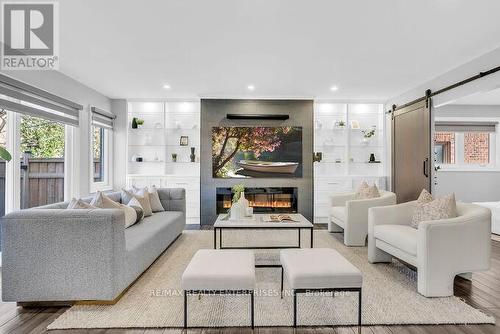 5683 Oldcastle Crescent, Mississauga, ON - Indoor Photo Showing Living Room