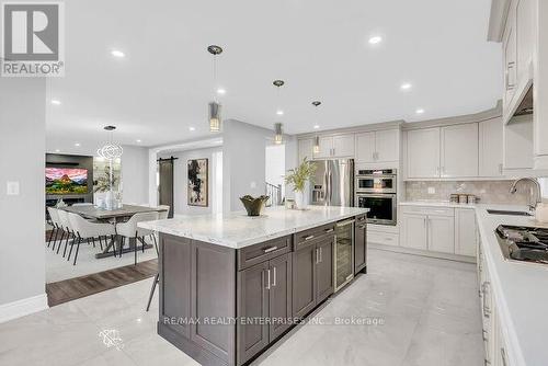 5683 Oldcastle Crescent, Mississauga, ON - Indoor Photo Showing Kitchen With Upgraded Kitchen