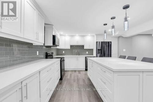 5683 Oldcastle Crescent, Mississauga, ON - Indoor Photo Showing Kitchen With Upgraded Kitchen