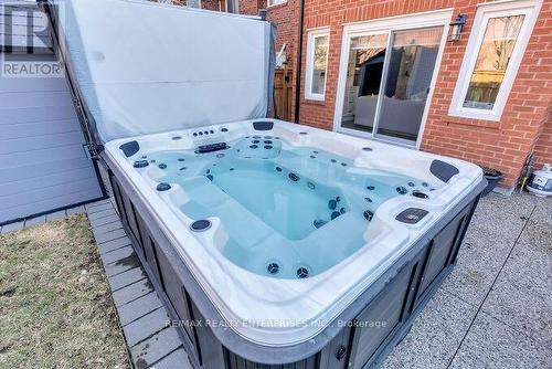 5683 Oldcastle Crescent, Mississauga, ON - Outdoor