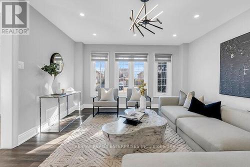 5683 Oldcastle Crescent, Mississauga, ON - Indoor Photo Showing Living Room
