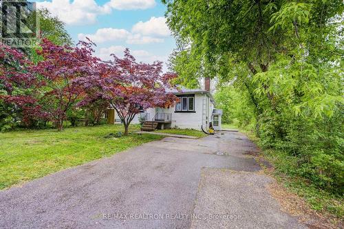 95 ROSEVIEW AVENUE  Richmond Hill, ON L4C 1C6