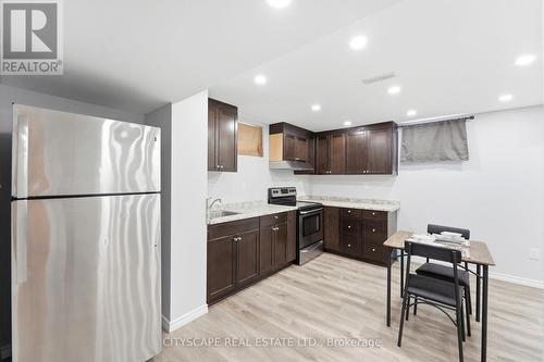 305 Gleave Terrace E, Milton, ON - Indoor Photo Showing Kitchen