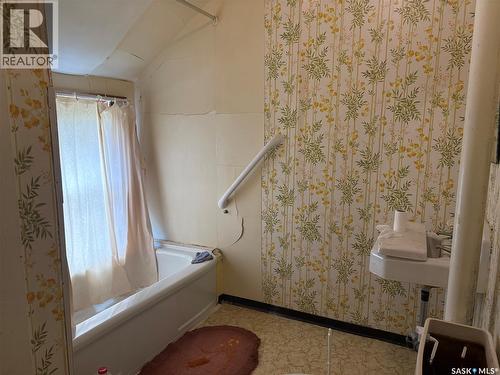 102- 104 2Nd Avenue, Meacham, SK - Indoor