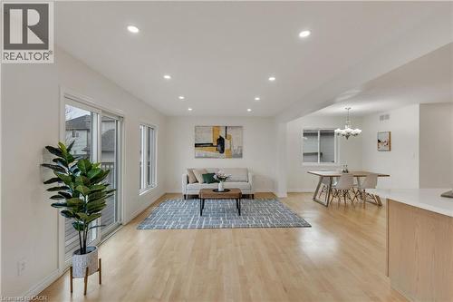 102 Iron Gate Street, Kitchener, ON - Indoor Photo Showing Living Room
