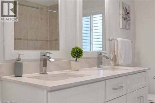 102 Iron Gate Street, Kitchener, ON - Indoor Photo Showing Bathroom