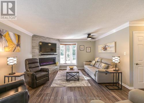 60 Simcoe Road, Ramara, ON - Indoor Photo Showing Living Room