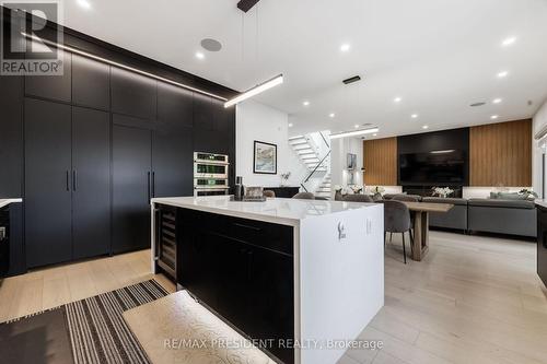 1081 Ogden Avenue, Mississauga, ON - Indoor Photo Showing Kitchen