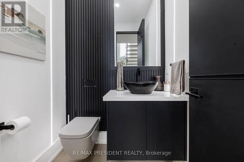 1081 Ogden Avenue, Mississauga, ON - Indoor Photo Showing Bathroom