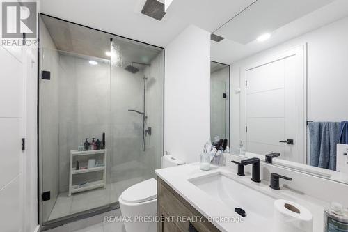 1081 Ogden Avenue, Mississauga, ON - Indoor Photo Showing Bathroom