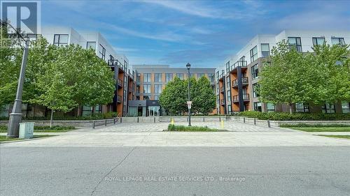 104 - 150 SABINA DRIVE  Oakville, ON L6H 7C3