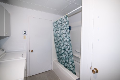 Logement - 649  - 651 Av. Langlais, Saint-Pascal, QC - Indoor Photo Showing Laundry Room