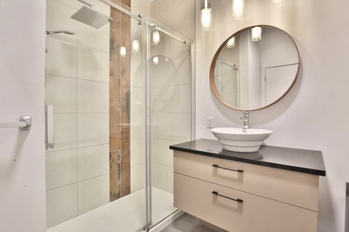 Salle de bains - 325 Av. De La Belle-Dame, La Prairie, QC - Indoor Photo Showing Bathroom