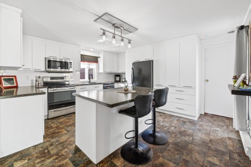 Cuisine - 28 7E Rue, Fossambault-Sur-Le-Lac, QC - Indoor Photo Showing Kitchen
