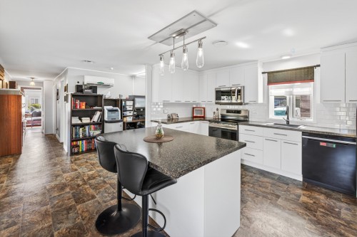 Cuisine - 28 7E Rue, Fossambault-Sur-Le-Lac, QC - Indoor Photo Showing Kitchen With Upgraded Kitchen