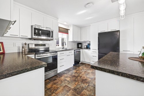 Cuisine - 28 7E Rue, Fossambault-Sur-Le-Lac, QC - Indoor Photo Showing Kitchen With Upgraded Kitchen