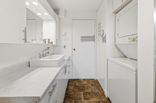 Salle de bains - 28 7E Rue, Fossambault-Sur-Le-Lac, QC - Indoor Photo Showing Laundry Room