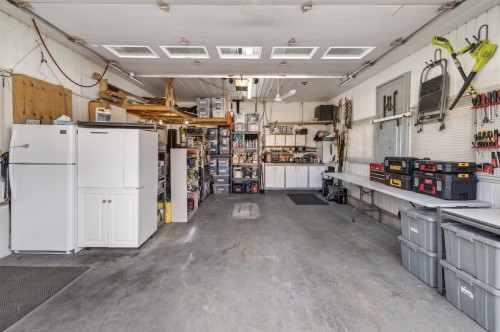 Garage - 28 7E Rue, Fossambault-Sur-Le-Lac, QC - Indoor Photo Showing Garage