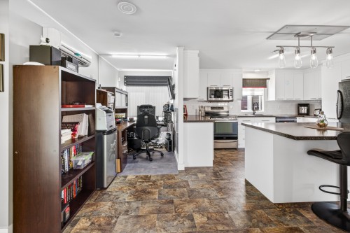 Bureau - 28 7E Rue, Fossambault-Sur-Le-Lac, QC - Indoor Photo Showing Kitchen