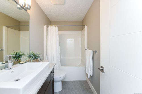 #1-2030 Wallace Ave, Comox, BC 