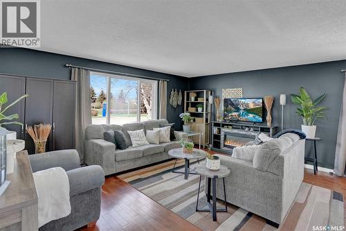 23 Hind Street, Regina, SK - Indoor Photo Showing Living Room