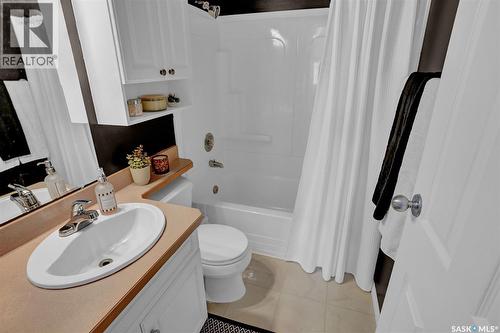 23 Hind Street, Regina, SK - Indoor Photo Showing Bathroom