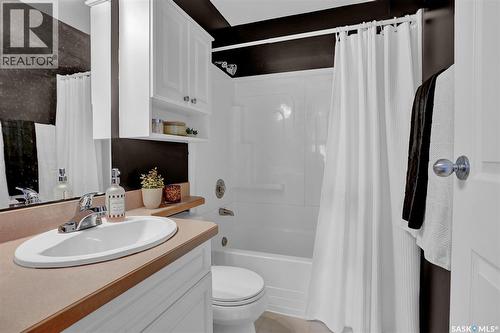 23 Hind Street, Regina, SK - Indoor Photo Showing Bathroom