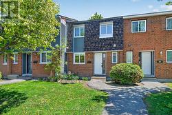 17 PIXLEY PRIVATE  Ottawa, ON K1G 4C3