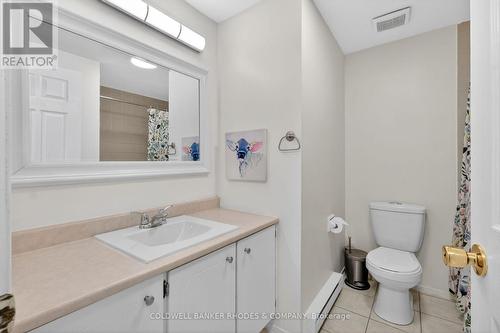 17 Pixley Private, Ottawa, ON - Indoor Photo Showing Bathroom