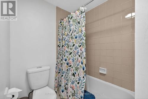 17 Pixley Private, Ottawa, ON - Indoor Photo Showing Bathroom