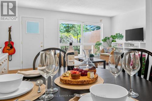 17 Pixley Private, Ottawa, ON - Indoor Photo Showing Dining Room