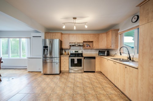 Kitchen - 115 Route 219 S., Hemmingford - Canton, QC - Indoor Photo Showing Kitchen With Double Sink