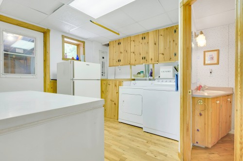 Salle de lavage - 7405 Ch. Du Lac-Pilon, Sainte-Adèle, QC - Indoor Photo Showing Laundry Room