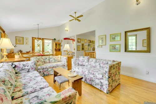 Salon - 7405 Ch. Du Lac-Pilon, Sainte-Adèle, QC - Indoor Photo Showing Living Room