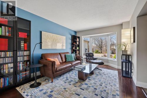 79 Dossetter Way, Ottawa, ON - Indoor Photo Showing Living Room
