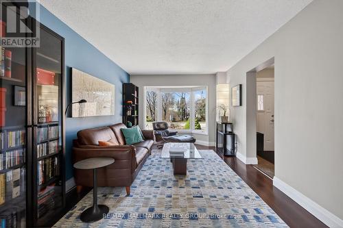 79 Dossetter Way, Ottawa, ON - Indoor Photo Showing Living Room
