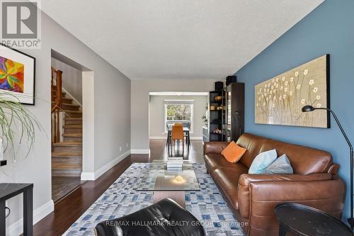 79 Dossetter Way, Ottawa, ON - Indoor Photo Showing Living Room