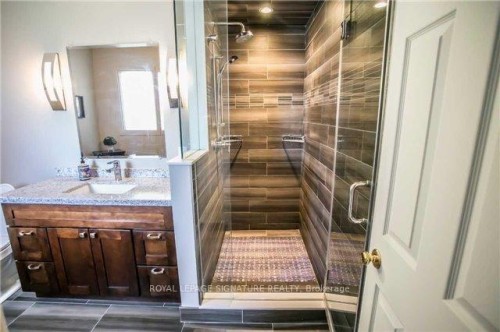 6517 Warbler Lane, Mississauga, ON - Indoor Photo Showing Bathroom