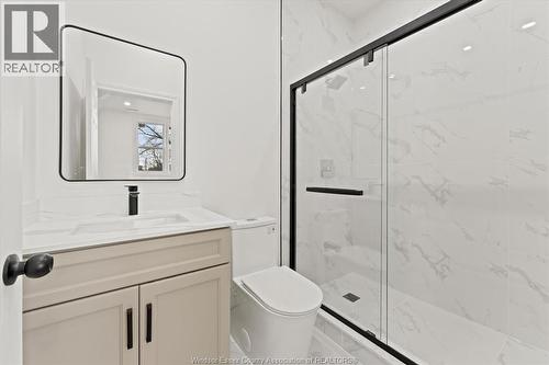 702 Pierre Unit# 1, Windsor, ON - Indoor Photo Showing Bathroom