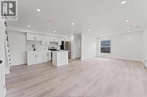 702 Pierre Unit# 1, Windsor, ON - Indoor Photo Showing Kitchen