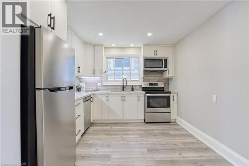 4 Colgate Court, Hamilton, ON - Indoor Photo Showing Kitchen