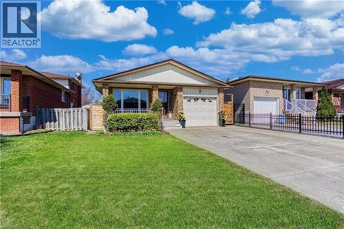 4 Colgate Court, Hamilton, ON - Outdoor