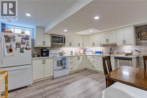 4 Colgate Court, Hamilton, ON - Indoor Photo Showing Kitchen